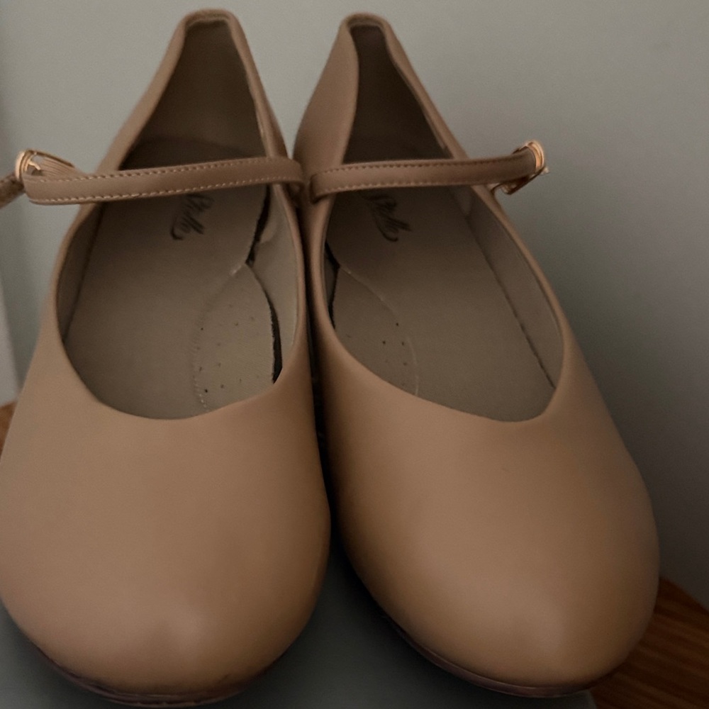Stelle brand character dance shoes tan
